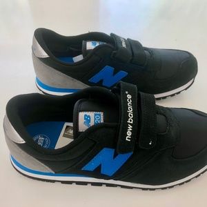New Balance 420 Shoes Youth Sz 2.5 Black and Blue Hook & Loop